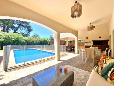 barrio privado, boulevard park. playa mansa. 5 dorm. piscina climatizada. losa radiante - nyp33034c