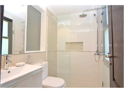 barrio privado, boulevard park. playa mansa. 5 dorm. piscina climatizada. losa radiante - nyp33034c