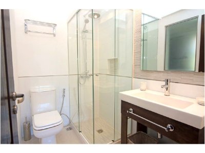 barrio privado, boulevard park. playa mansa. 5 dorm. piscina climatizada. losa radiante - nyp33034c