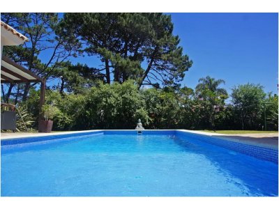 barrio privado, boulevard park. playa mansa. 5 dorm. piscina climatizada. losa radiante - nyp33034c