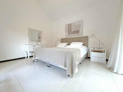 barrio privado, boulevard park. playa mansa. 5 dorm. piscina climatizada. losa radiante - nyp33034c