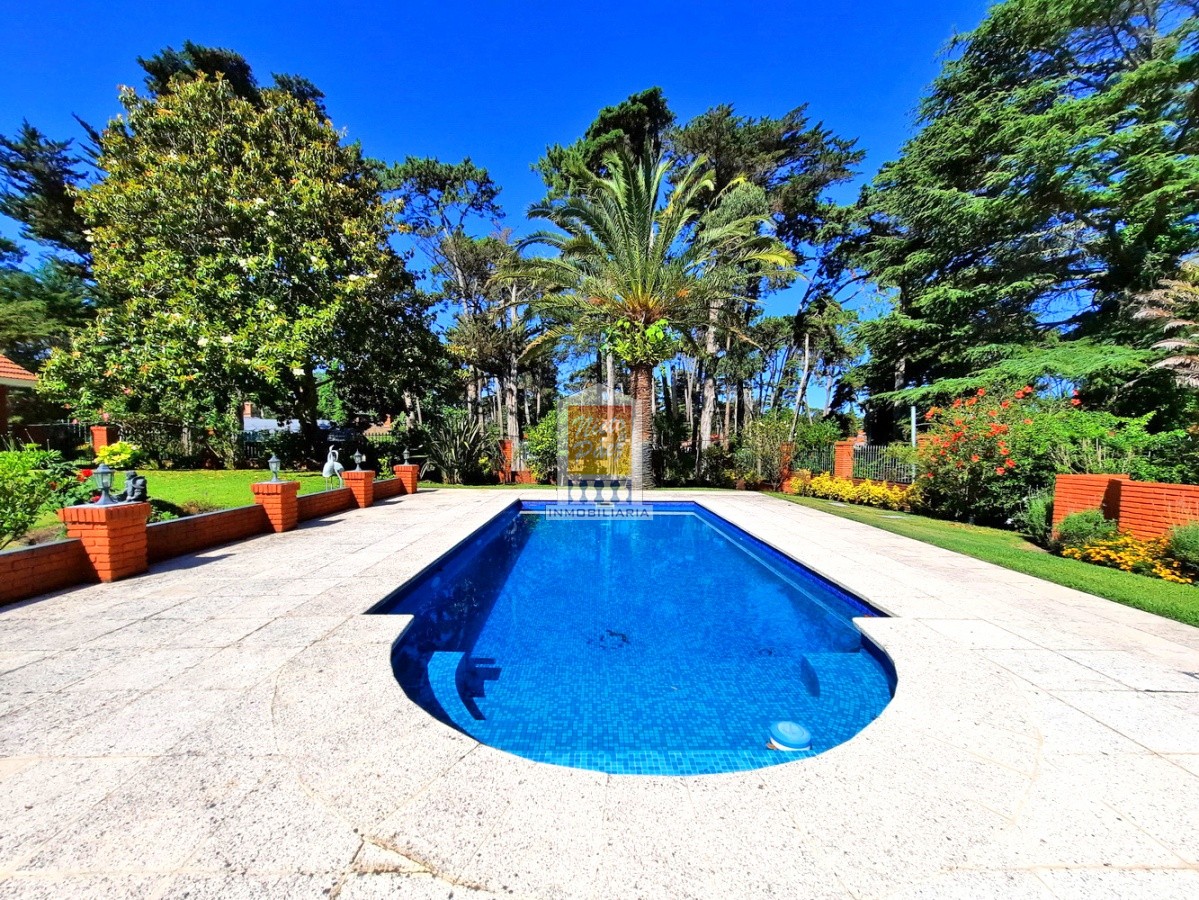Importante casa en San Rafael, piscina, barbacoa, gran parque.