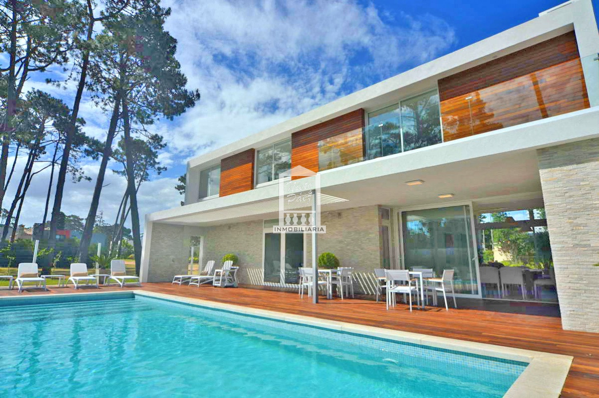 playa mansa, barrio privado, 4 suites + servicio. piscina climatizada - nyp34527c
