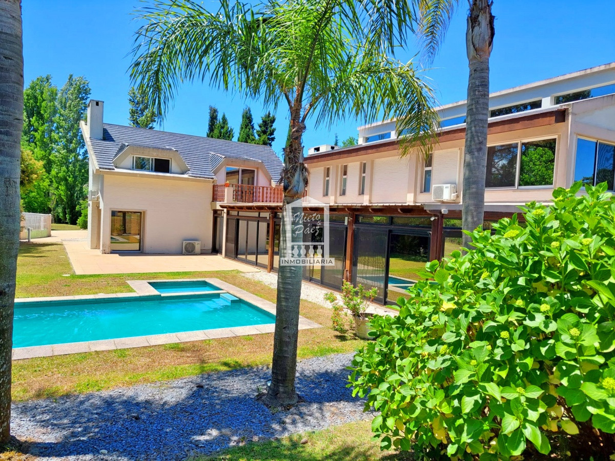 Barrio privado. Piscina, 6 dormitorios + 3 playrooms + 2 dependencias de servicio.  - NYP34068C