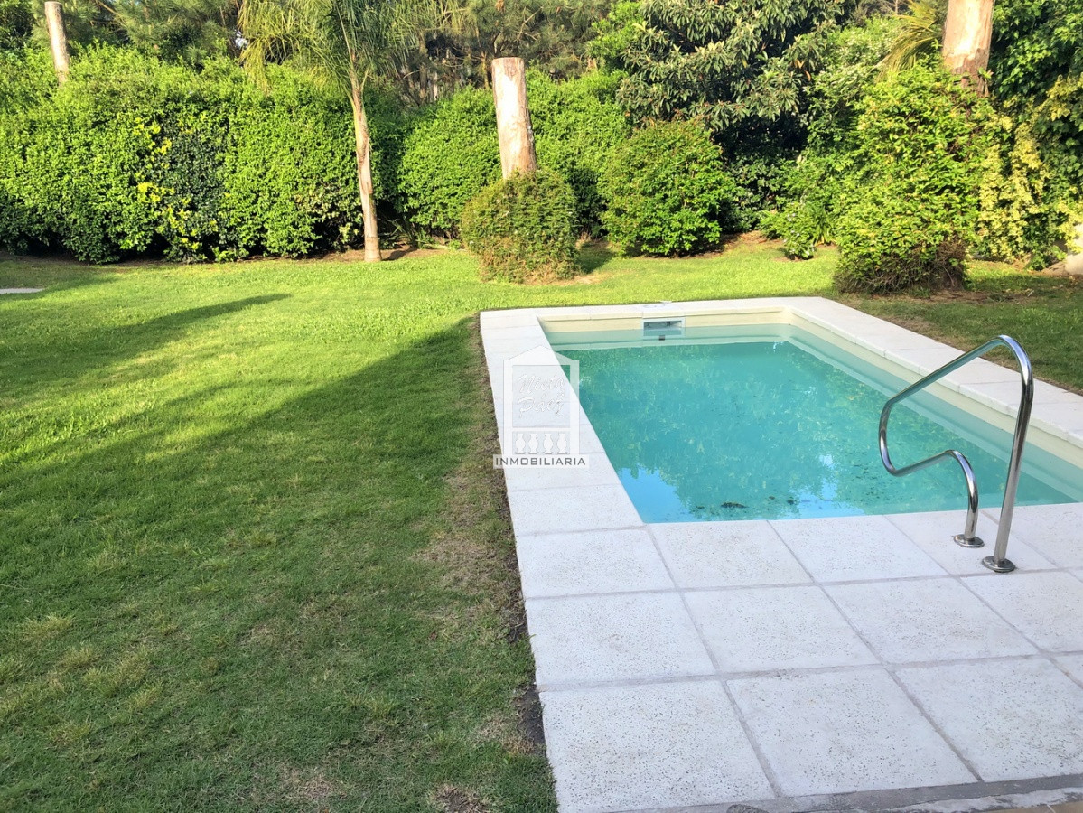 Pinares, con piscina, wifi, parrillero.