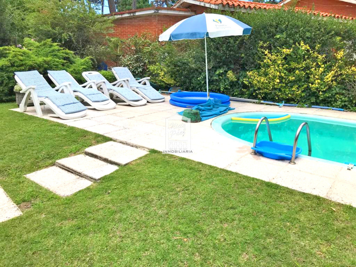 Barrio Cantegril, 1.150 m2 de terreno, piscina y barbacoa. 