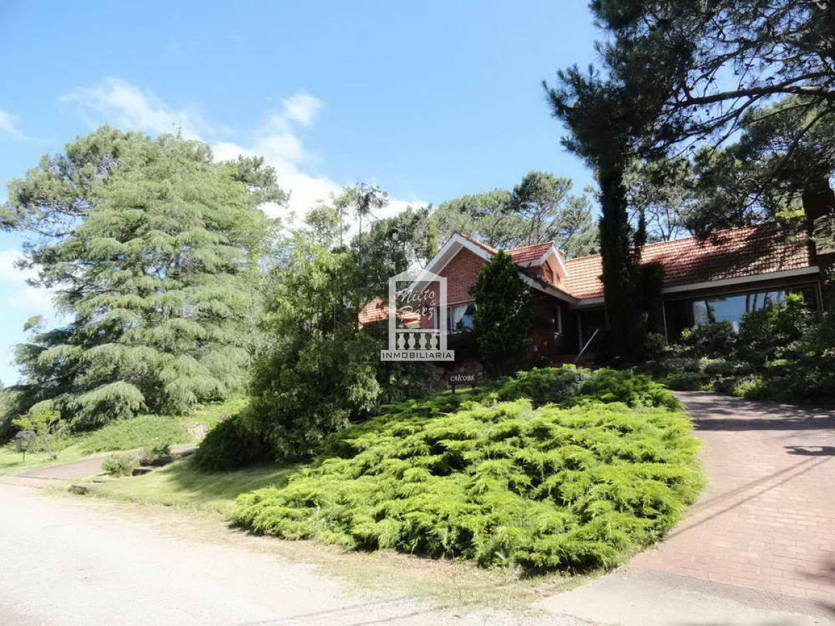 San Rafael, con piscina. Terreno alto con buena orientación