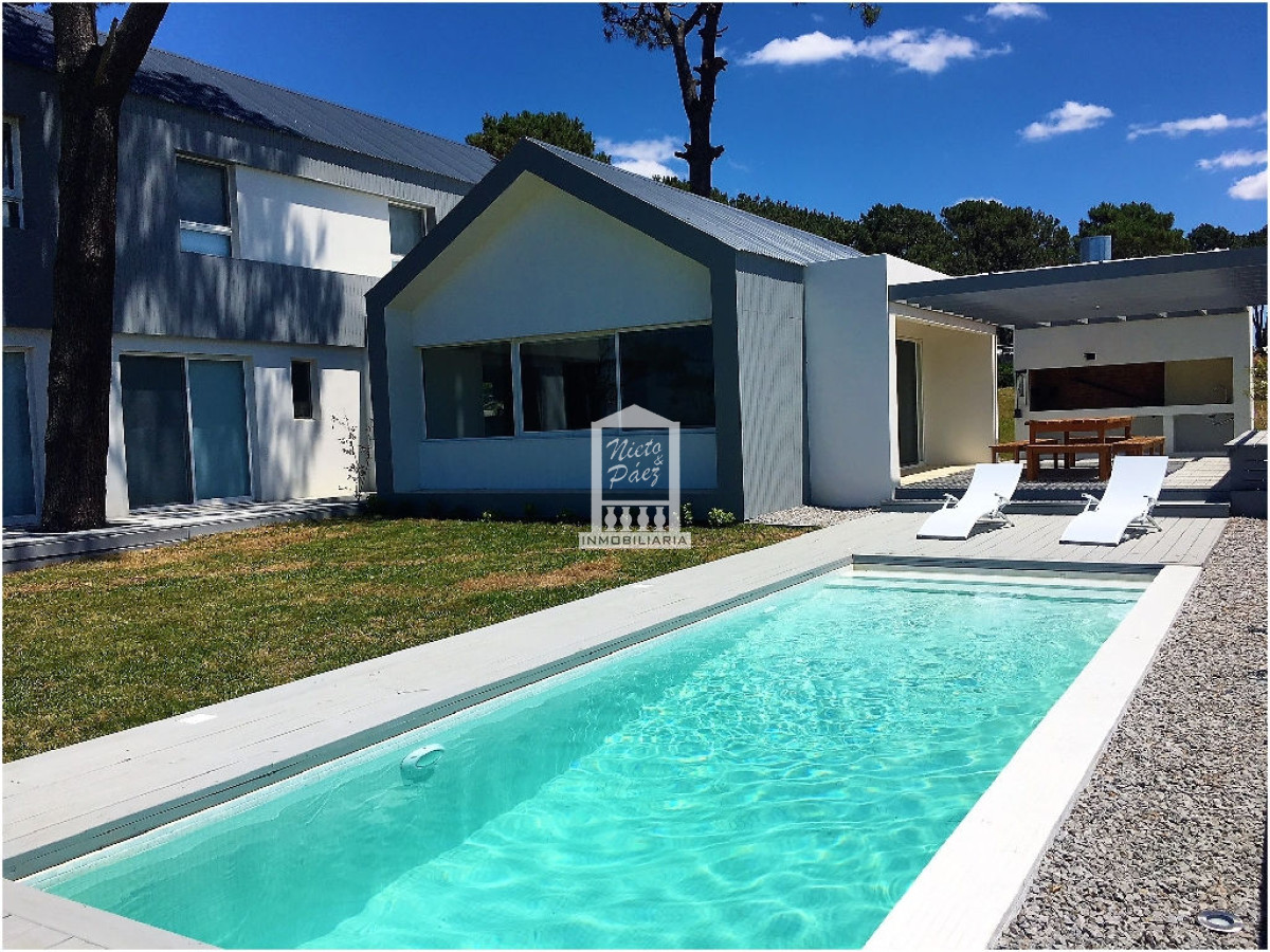 José Ignacio, hermosa casa en barrio privado. 