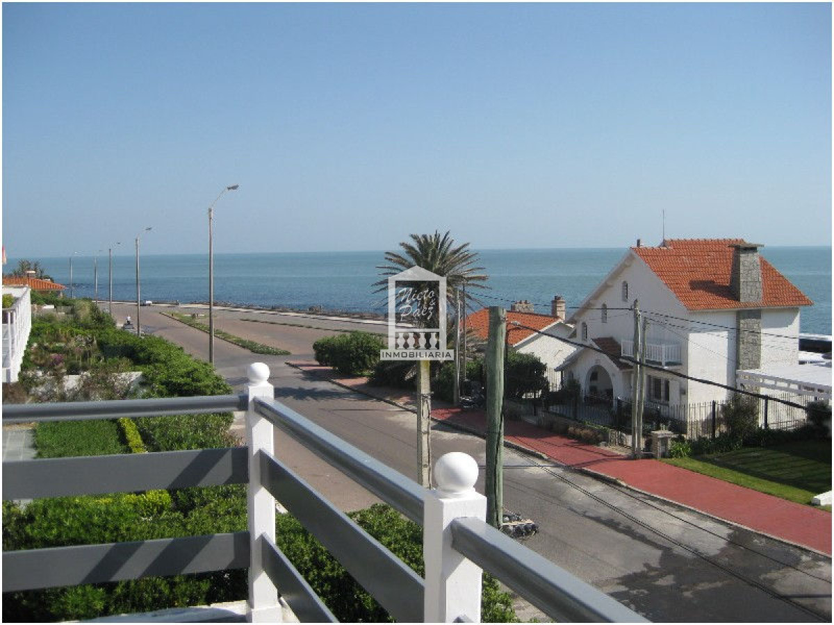 Zona del Faro, con vista al mar. 5 dormitorios.