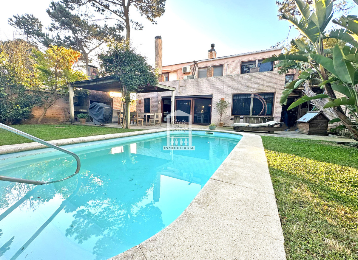 Mansa, Parada 14. Piscina, barbacoa. 4 dorm.