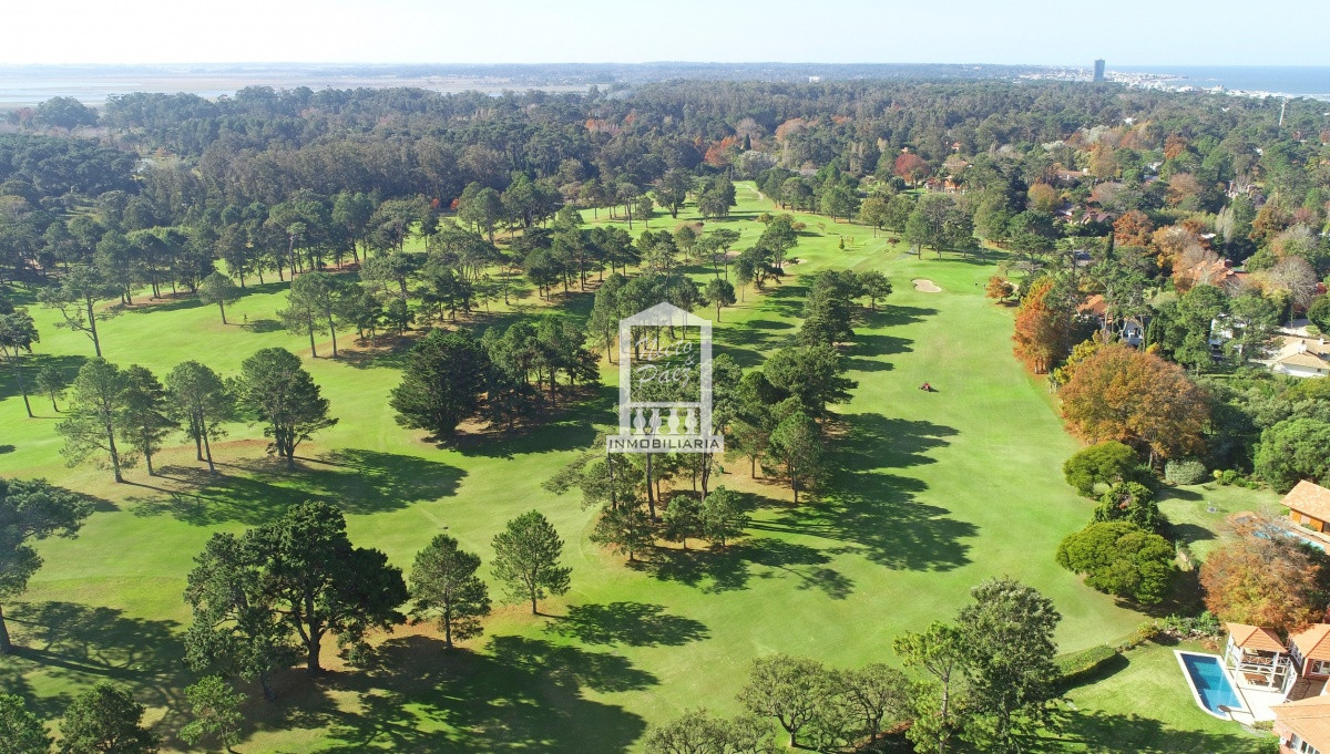 Mansión sobre el Golf, piscina, losa radiante. Pronta para entrar.