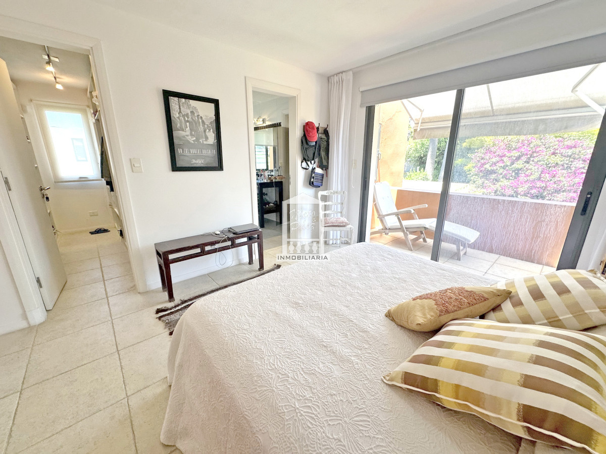 Casa ID.40198 - Exclusivo barrio privado, 3 suites + servicio completo, pileta. Losa radiante