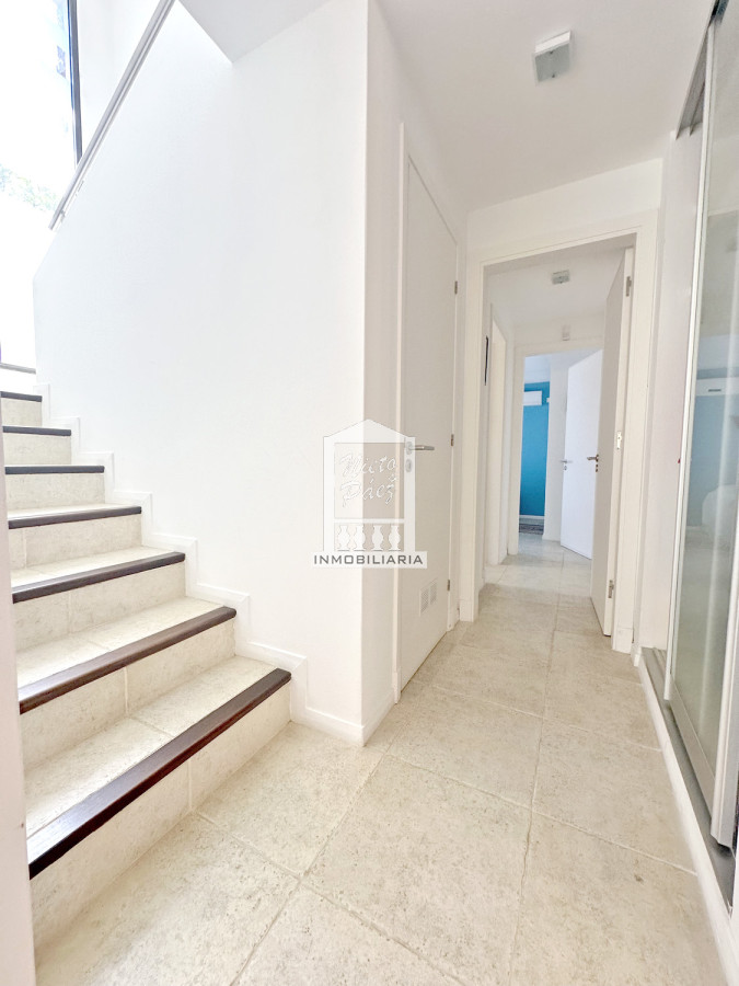 Casa ID.40198 - Exclusivo barrio privado, 3 suites + servicio completo, pileta. Losa radiante
