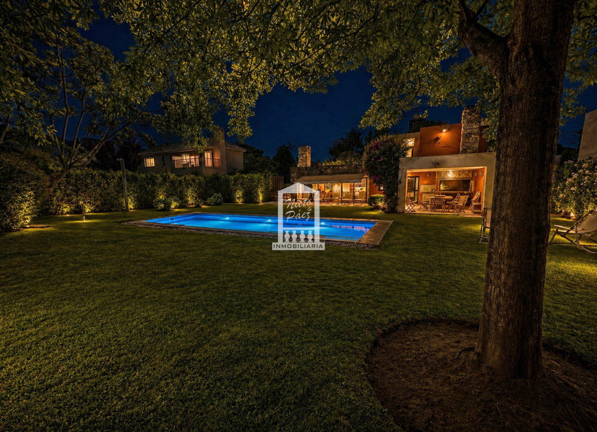 Casa ID.40198 - Exclusivo barrio privado, 3 suites + servicio completo, pileta. Losa radiante