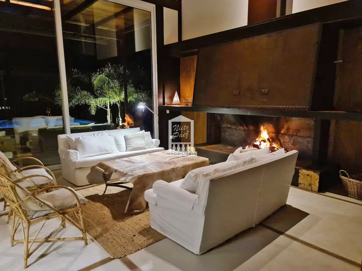 Casa ID.37826 - Exclusiva casa de diseño 750 m2 en Pueblo Mío.