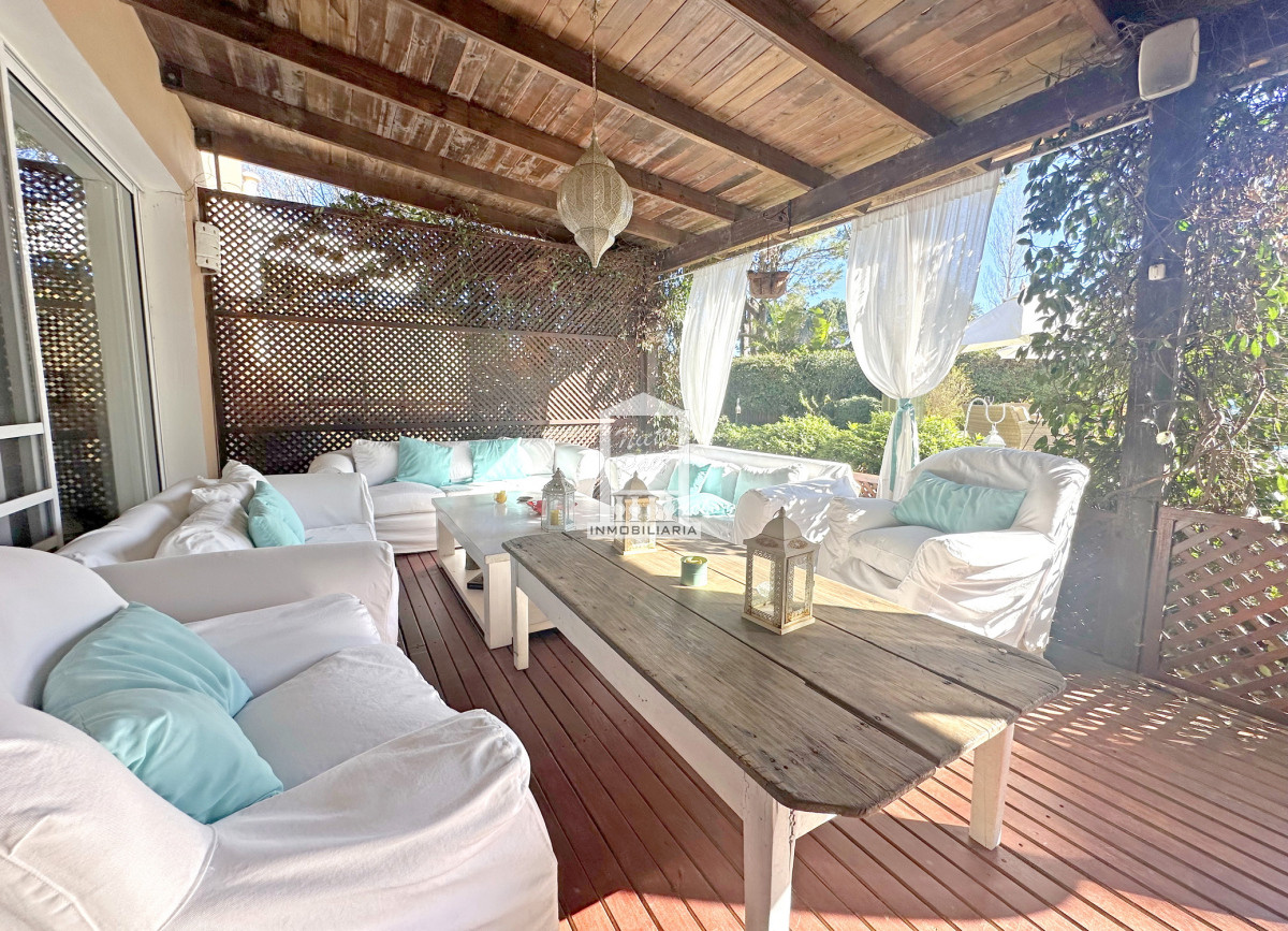 Casa ID.33898 - Barrio Privado. 500 m2 construidos, 1.491 m2 de terreno. Piscina climatizada. Pronta para entrar.