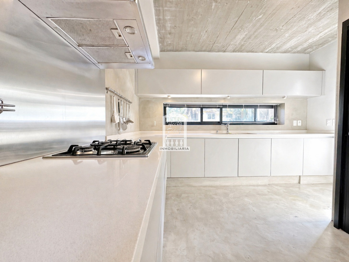 Casa ID.34860 - Barrio Privado, 3 dorm y servicio. Piscina. DVH