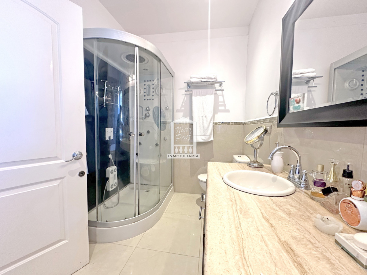 Casa ID.33898 - Barrio Privado. 500 m2 construidos, 1.491 m2 de terreno. Piscina climatizada. Pronta para entrar.