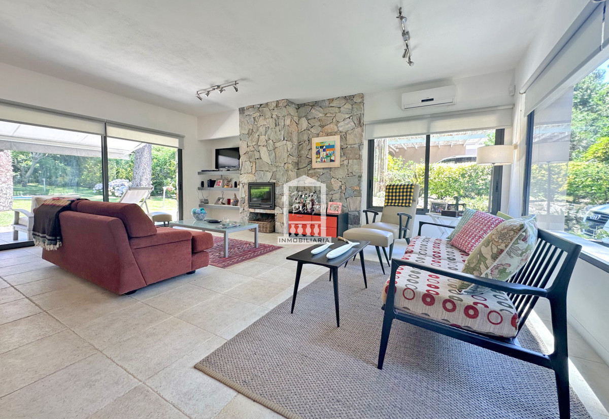 Casa ID.40198 - Exclusivo barrio privado, 3 suites + servicio completo, pileta. Losa radiante