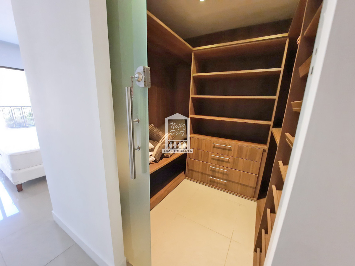 Casa ID.38066 - Barrio privado, 565 m2 construidos, 6 dorm