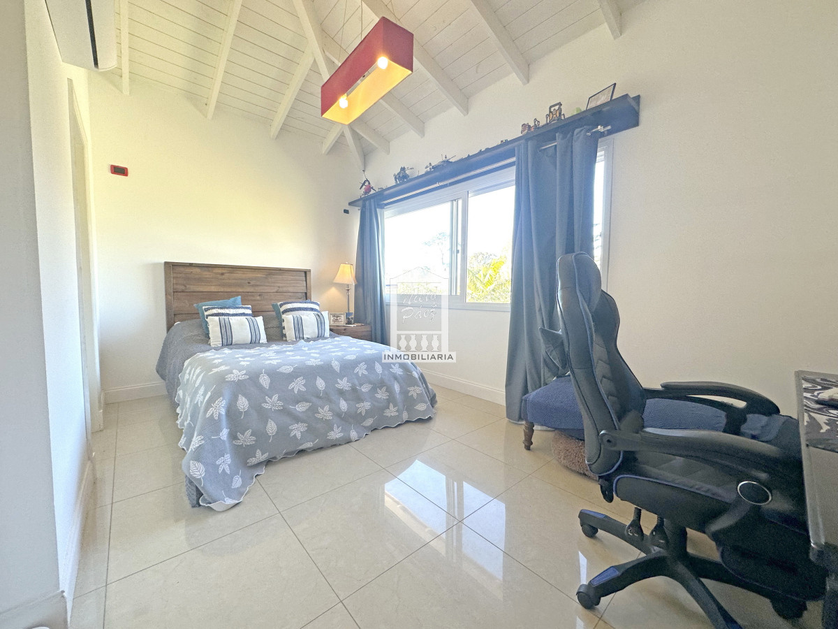 Casa ID.33898 - Barrio Privado. 500 m2 construidos, 1.491 m2 de terreno. Piscina climatizada. Pronta para entrar.
