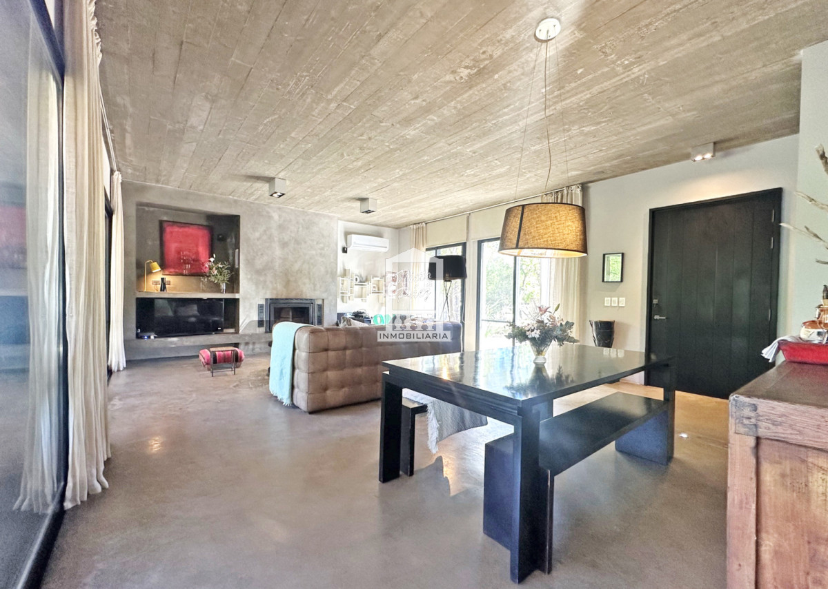 Casa ID.34860 - Barrio Privado, 3 dorm y servicio. Piscina. DVH