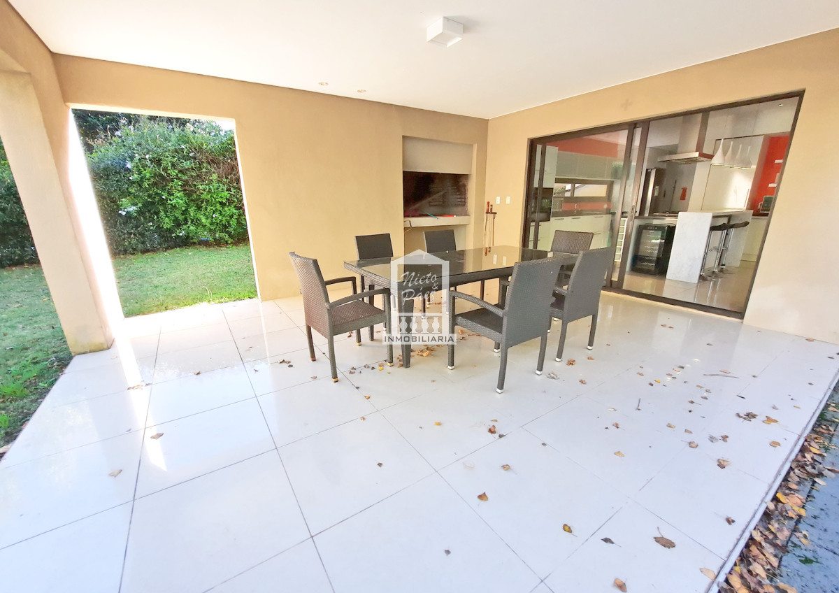 Casa ID.38066 - Barrio privado, 565 m2 construidos, 6 dorm