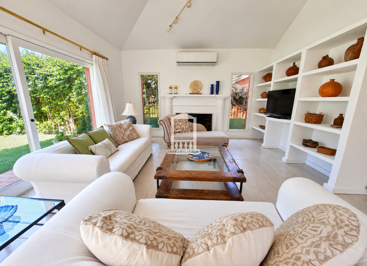 Casa ID.29828 - Espectacular casa, con piscina y gran jardín a 200 metros de playa brava