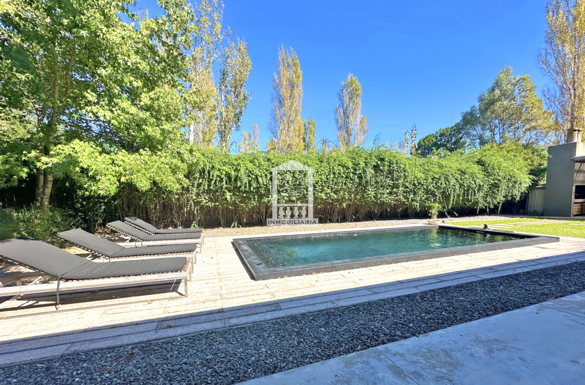 Casa ID.34860 - Barrio Privado, 3 dorm y servicio. Piscina. DVH