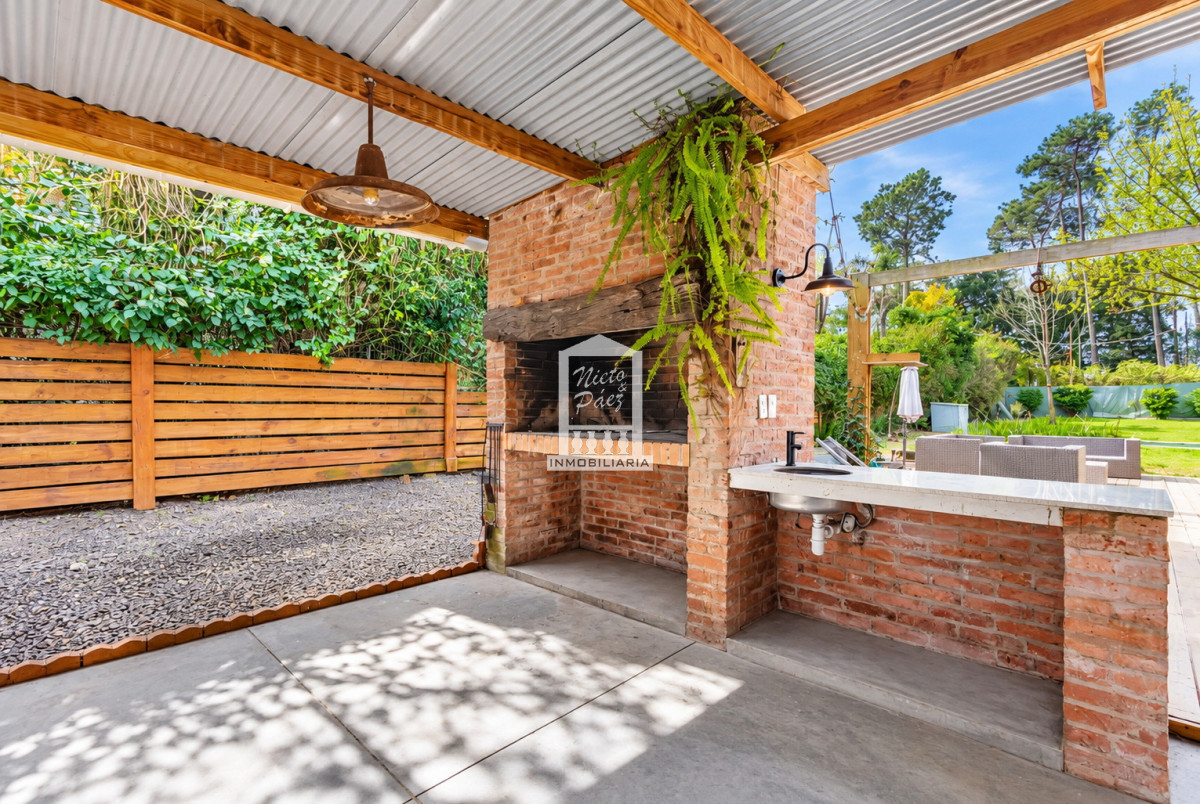 Casa ID.41528 - Casa de 4 dormitorios en La Arbolada, Barrio Privado, Punta del Este