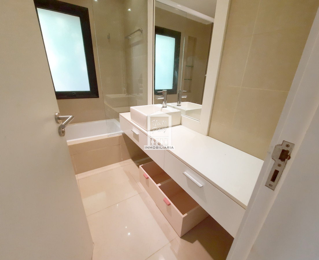 Casa ID.38066 - Barrio privado, 565 m2 construidos, 6 dorm