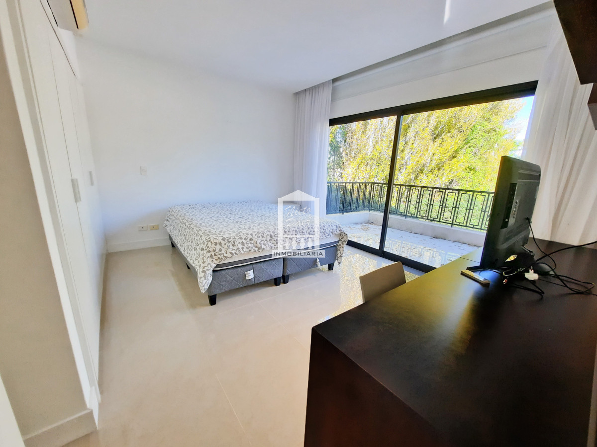 Casa ID.38066 - Barrio privado, 565 m2 construidos, 6 dorm