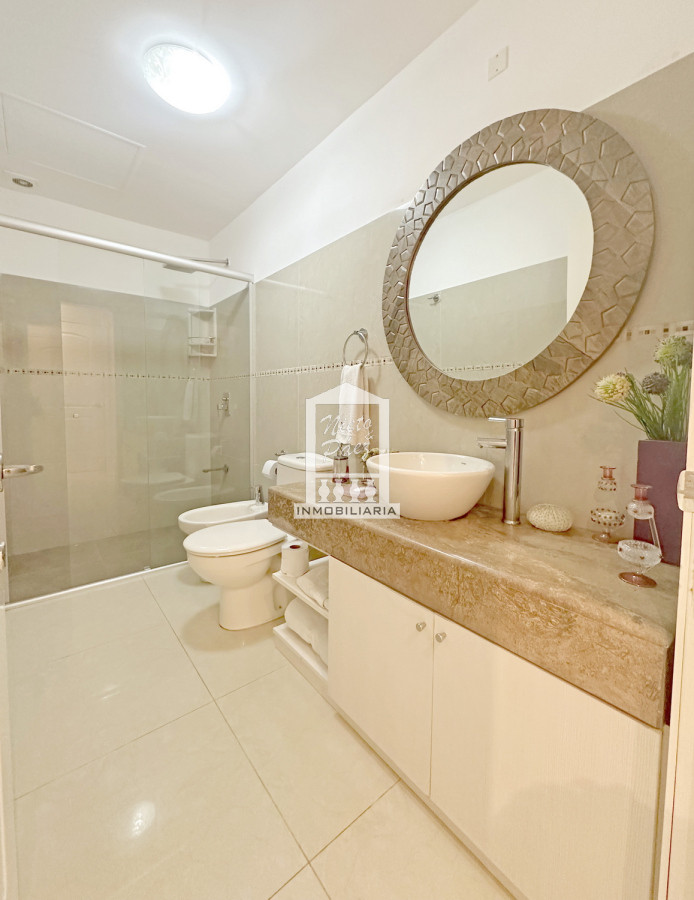 Casa ID.33898 - Barrio Privado. 500 m2 construidos, 1.491 m2 de terreno. Piscina climatizada. Pronta para entrar.