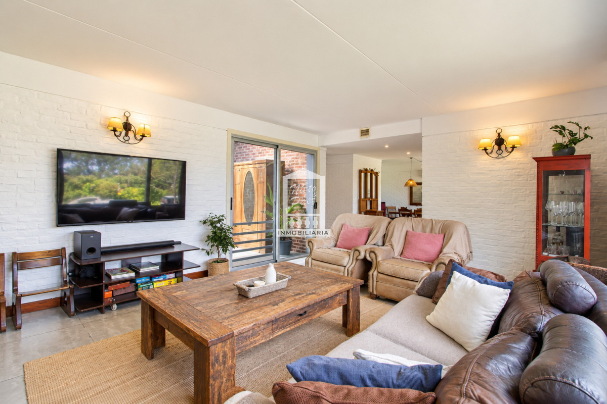 Casa ID.41528 - Casa de 4 dormitorios en La Arbolada, Barrio Privado, Punta del Este