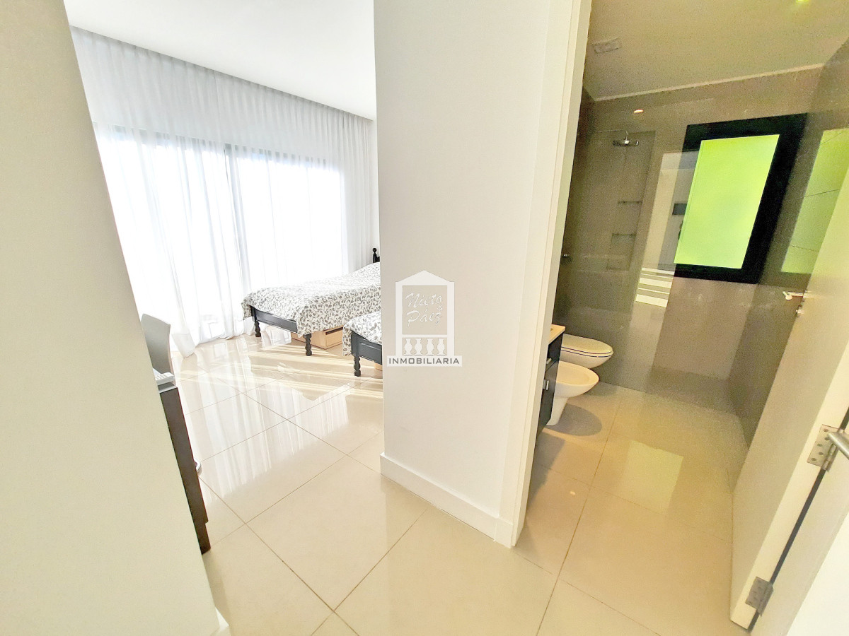 Casa ID.38066 - Barrio privado, 565 m2 construidos, 6 dorm