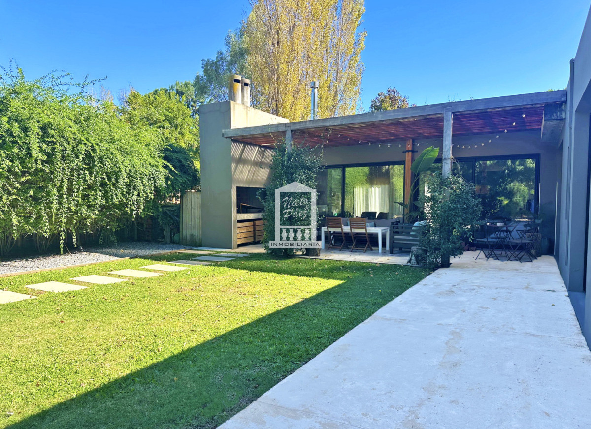 Casa ID.34860 - Barrio Privado, 3 dorm y servicio. Piscina. DVH
