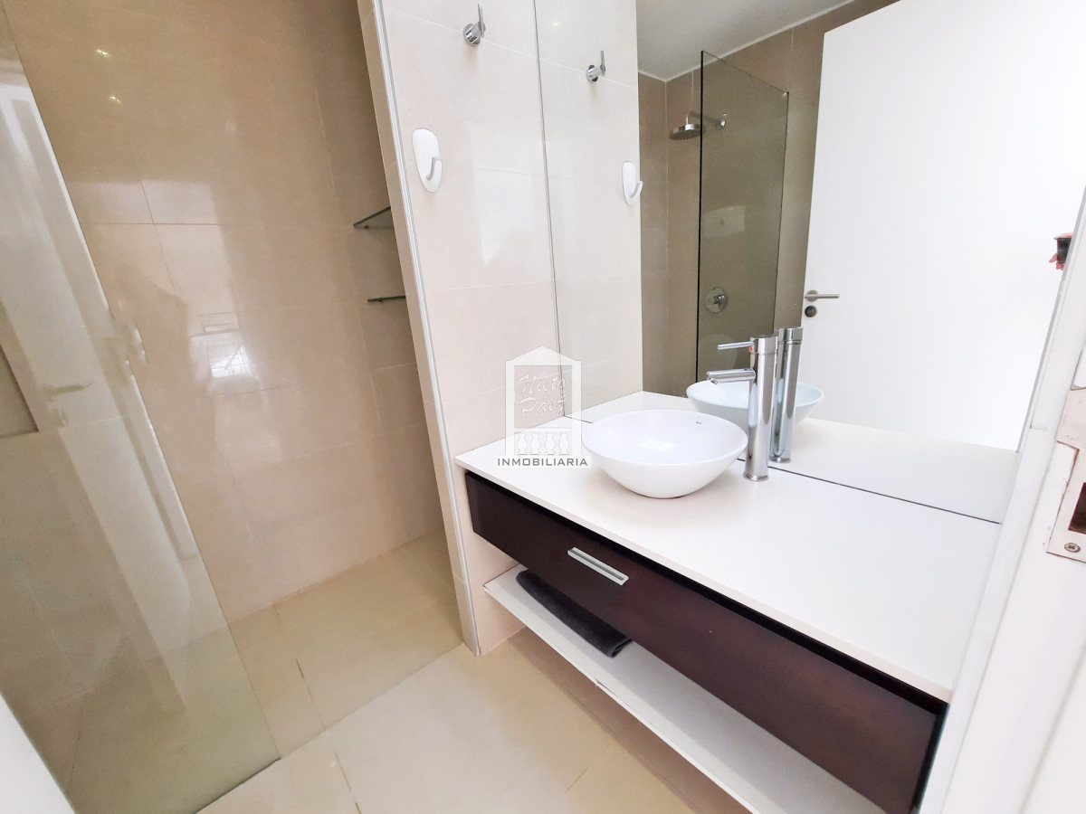 Casa ID.38066 - Barrio privado, 565 m2 construidos, 6 dorm