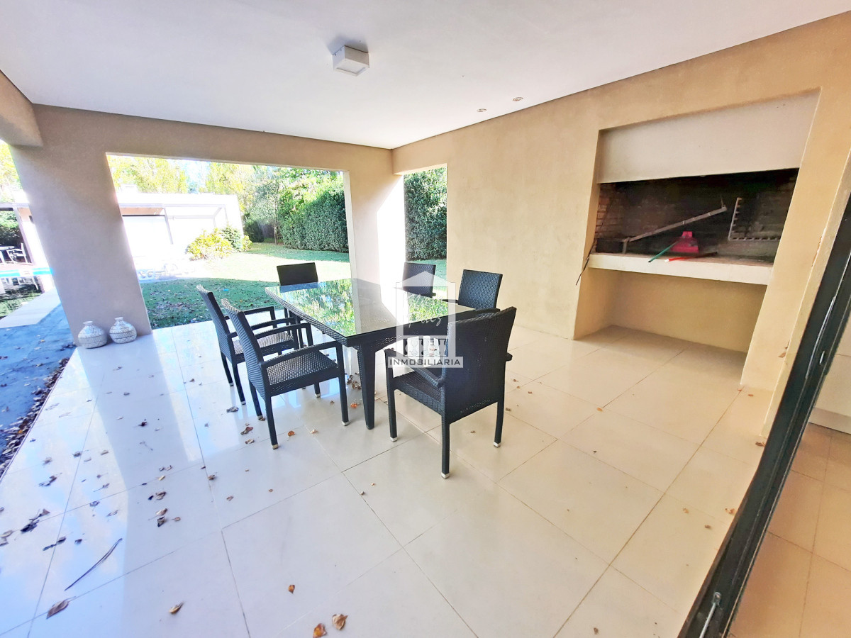 Casa ID.38066 - Barrio privado, 565 m2 construidos, 6 dorm
