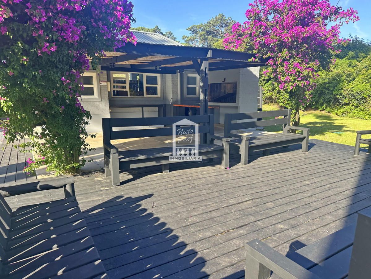 Casa ID.33898 - Barrio Privado. 500 m2 construidos, 1.491 m2 de terreno. Piscina climatizada. Pronta para entrar.