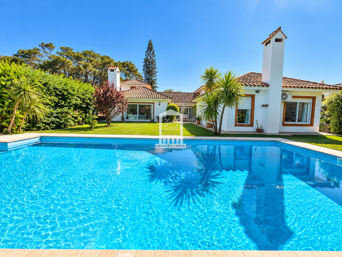 Casa ID.29828 - Espectacular casa, con piscina y gran jardín a 200 metros de playa brava
