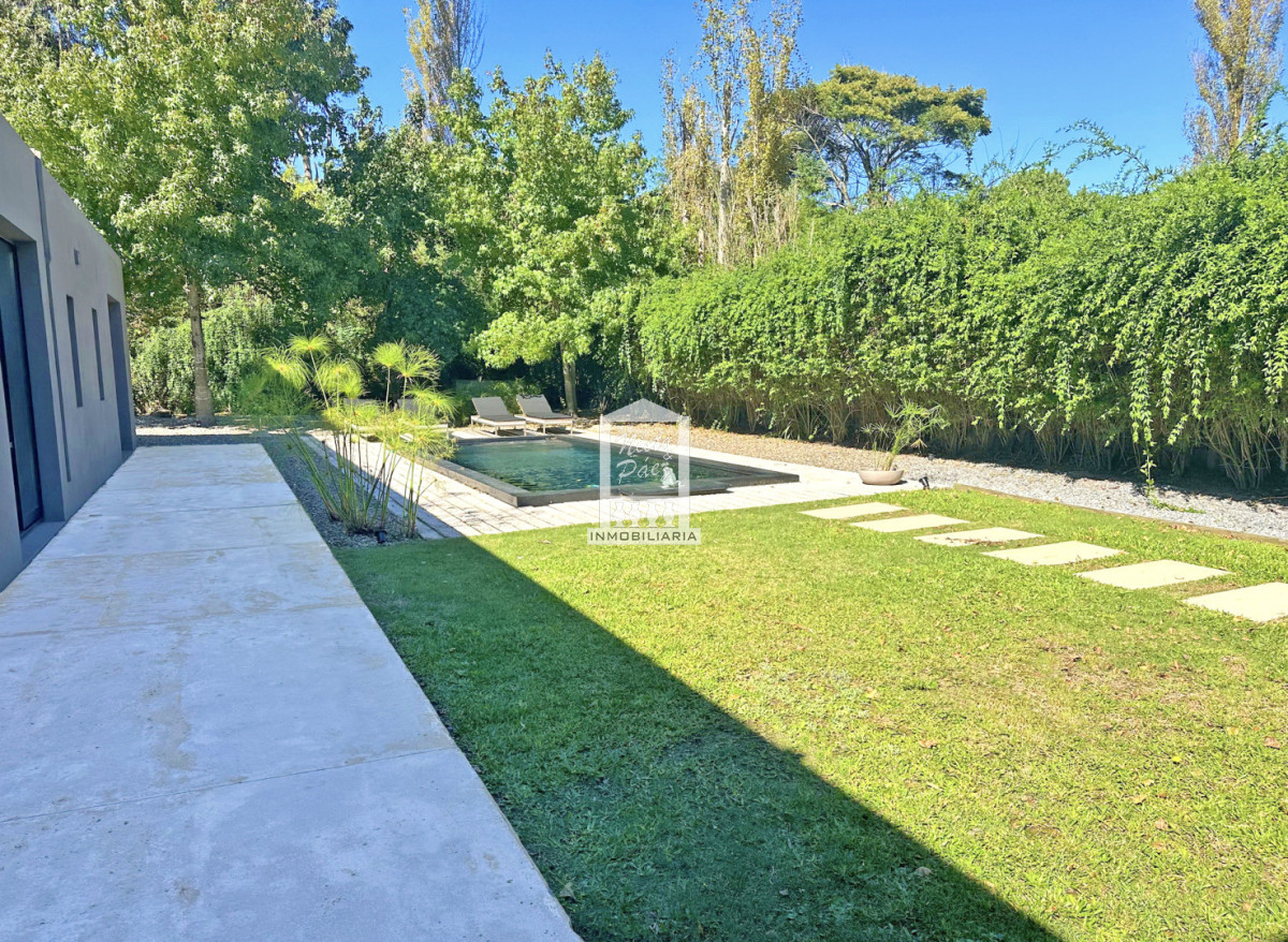 Casa ID.34860 - Barrio Privado, 3 dorm y servicio. Piscina. DVH