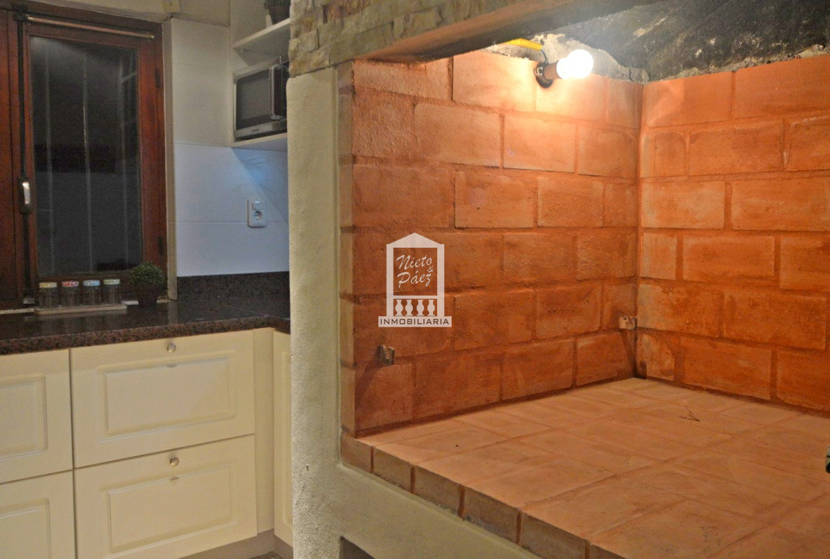 Casa ID.32879 - Playa Mansa, RECICLADA, 485 m2 construidos, 4 dormitorios, piscina climatizada. 2 garajes