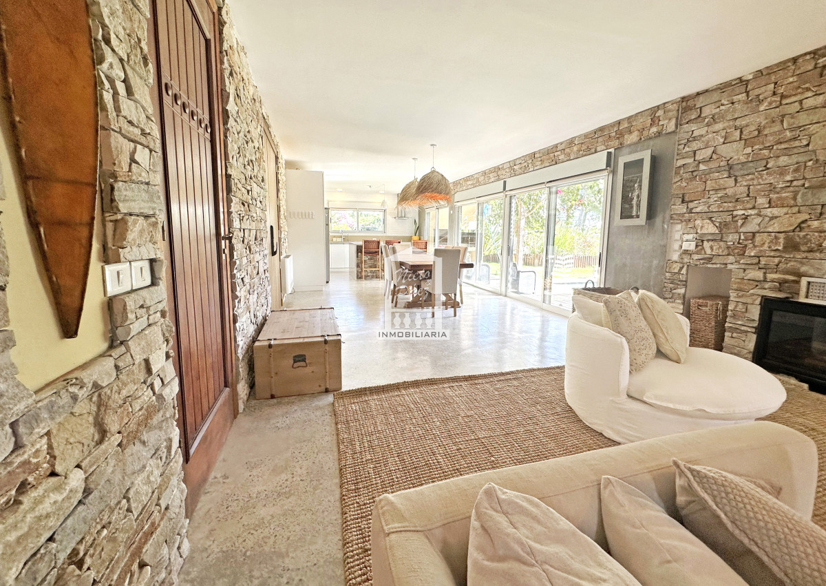 Casa ID.39809 - Barrio privado. 3 suites, piscina climatizada. DVH, calefacción central