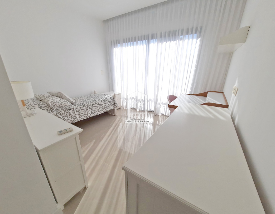 Casa ID.38066 - Barrio privado, 565 m2 construidos, 6 dorm
