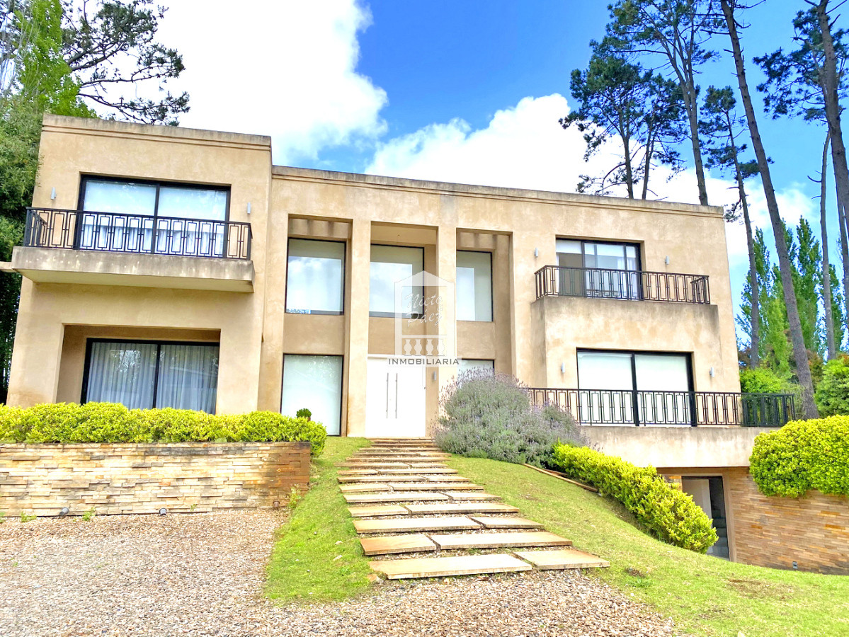 Casa ID.38066 - Barrio privado, 565 m2 construidos, 6 dorm