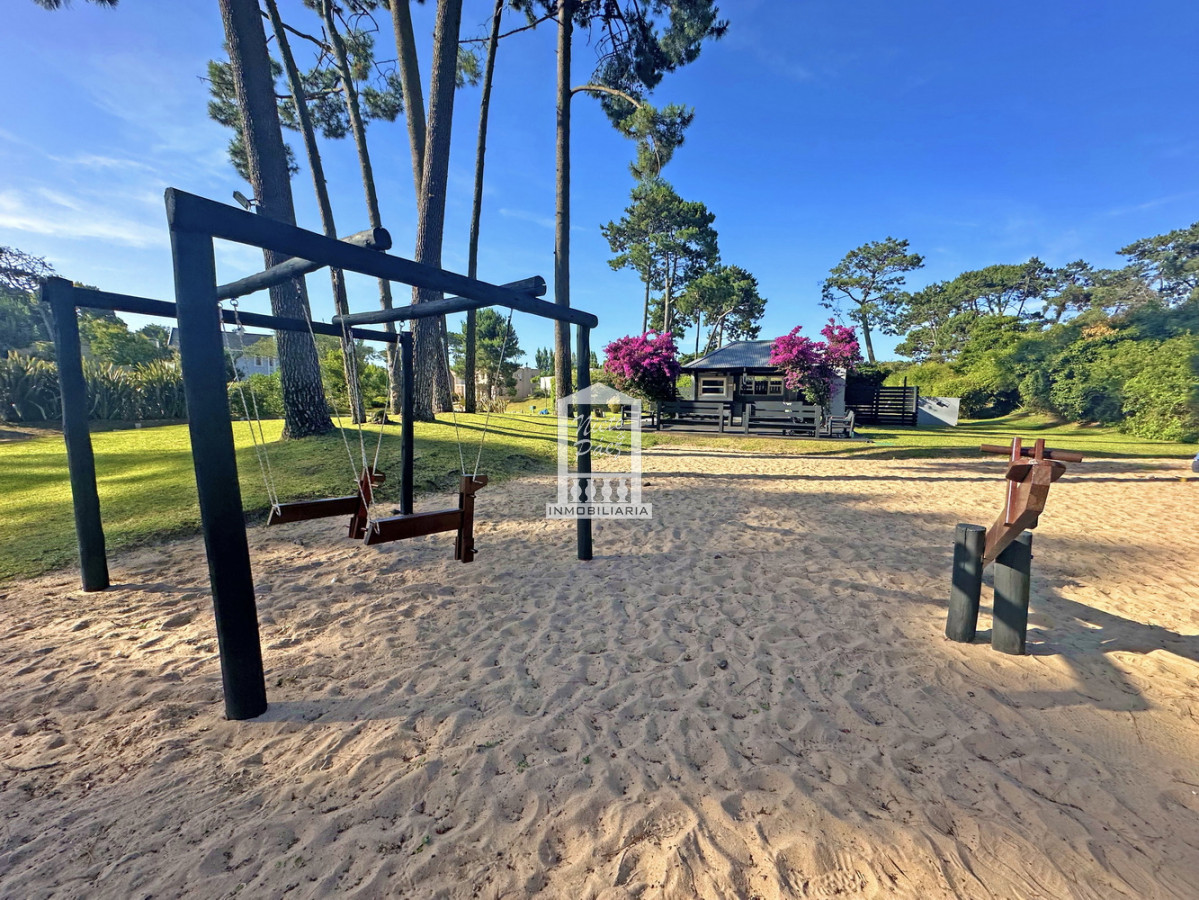 Casa ID.37864 - Mega casa en barrio privado, 662 m2 construidos en 4 lotes.
