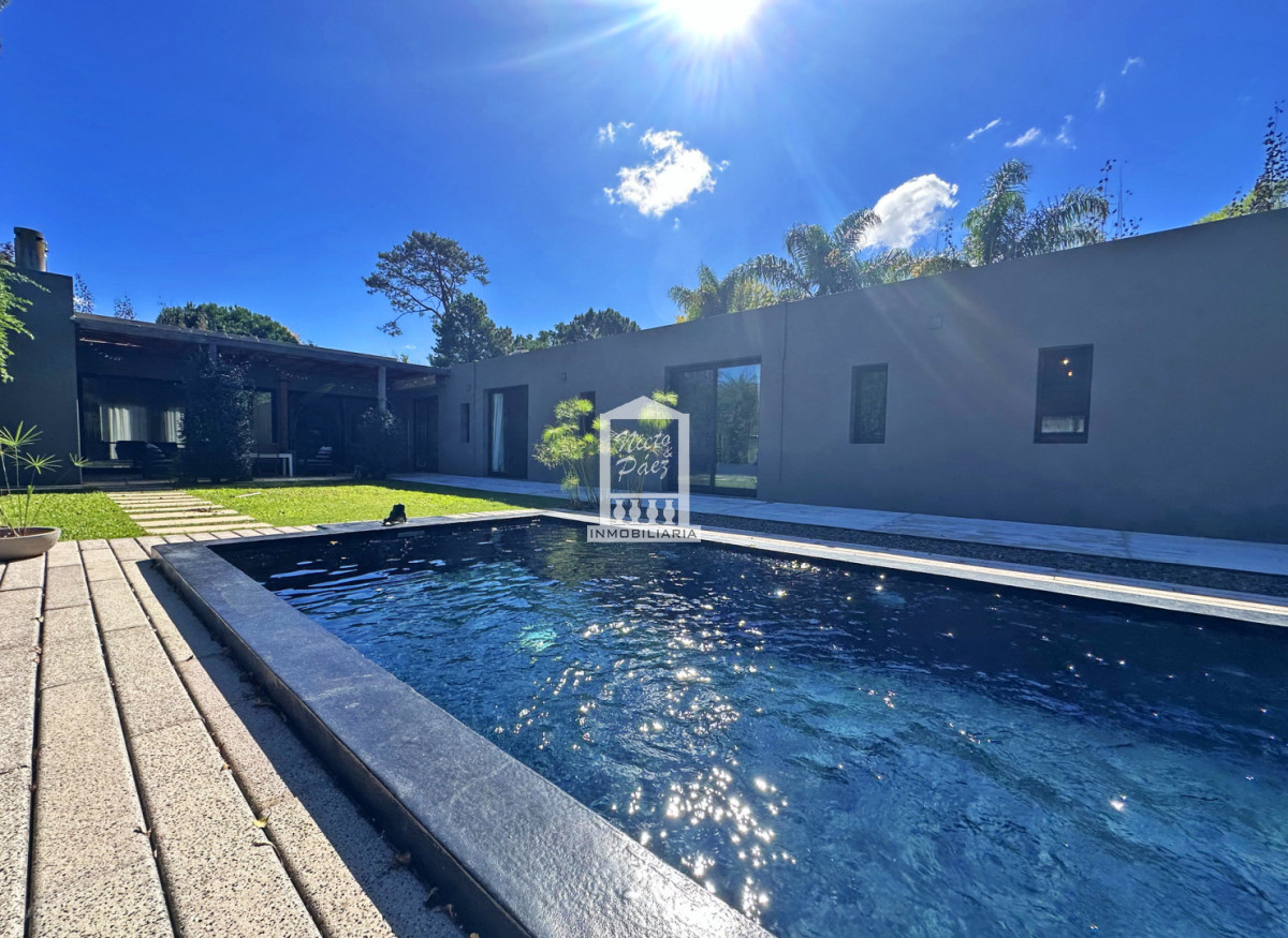 Casa ID.34860 - Barrio Privado, 3 dorm y servicio. Piscina. DVH