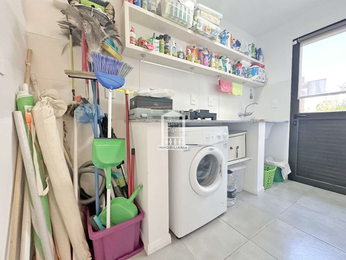 Casa ID.40198 - Exclusivo barrio privado, 3 suites + servicio completo, pileta. Losa radiante