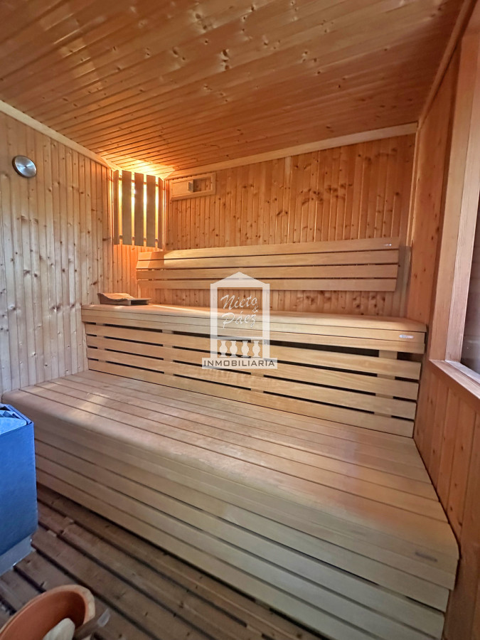 Casa ID.40198 - Exclusivo barrio privado, 3 suites + servicio completo, pileta. Losa radiante