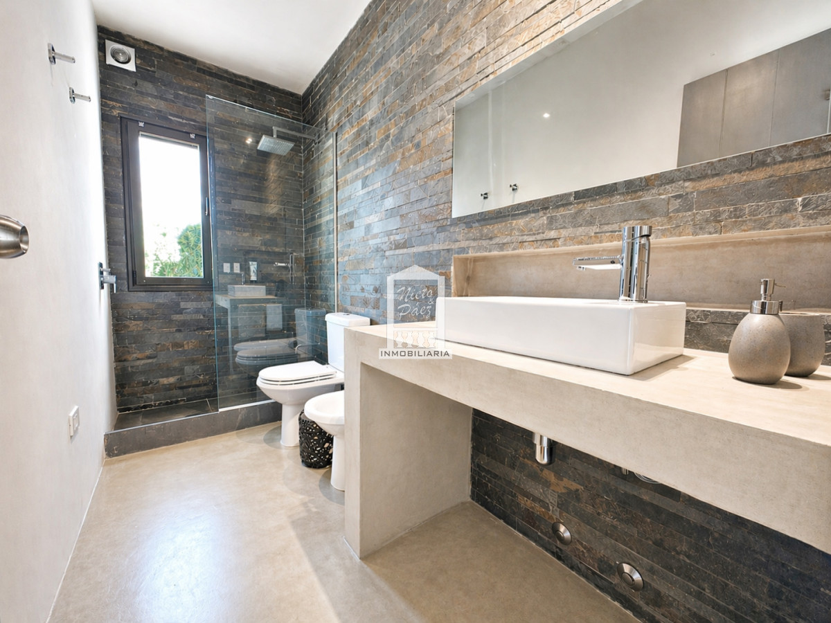 Casa ID.34860 - Barrio Privado, 3 dorm y servicio. Piscina. DVH